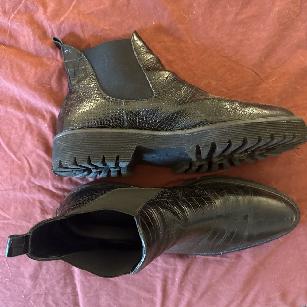 Freda Salvador Black Croc-Embossed Chelsea Boots